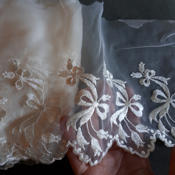 Lace trim for wedding dress - Picture 3 of 4
